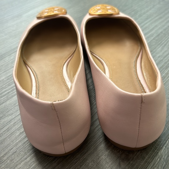 Tory Burch flats with gold embellishments - Picture 3 of 6